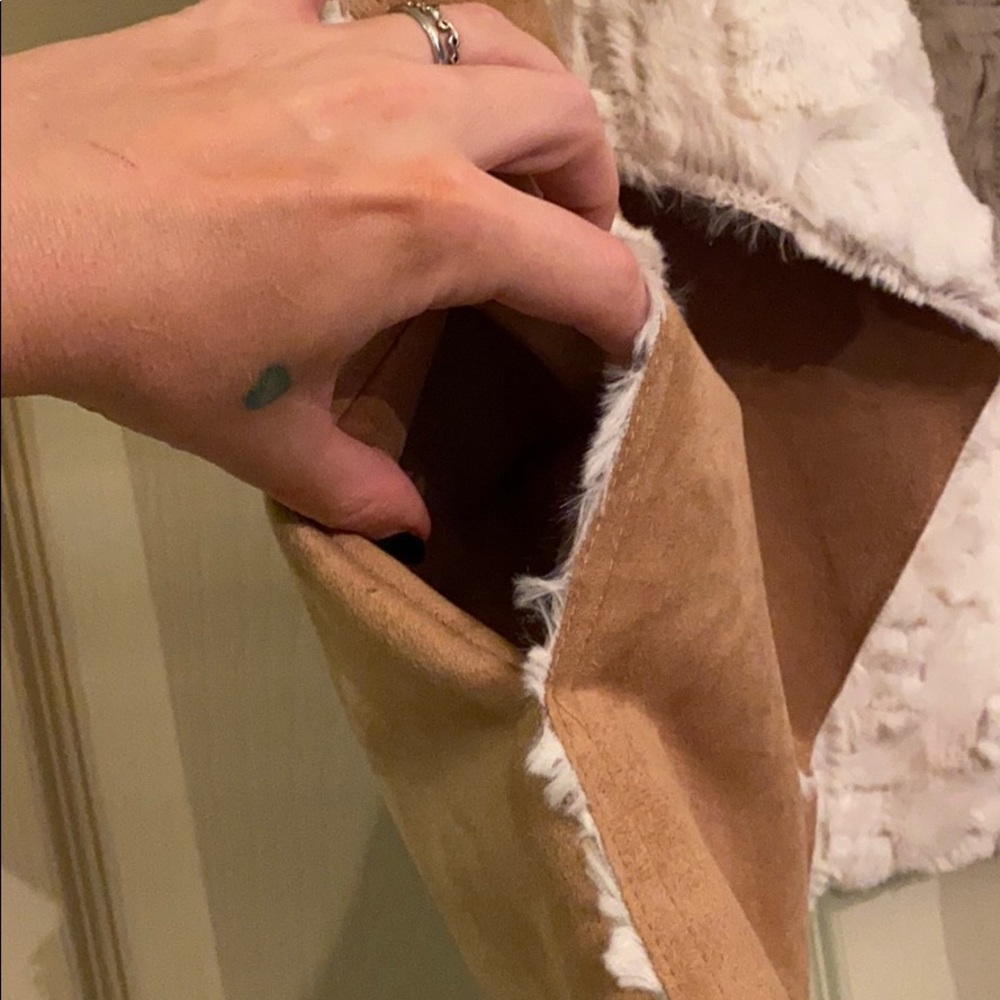 Fur Vest - Picture 5 of 6